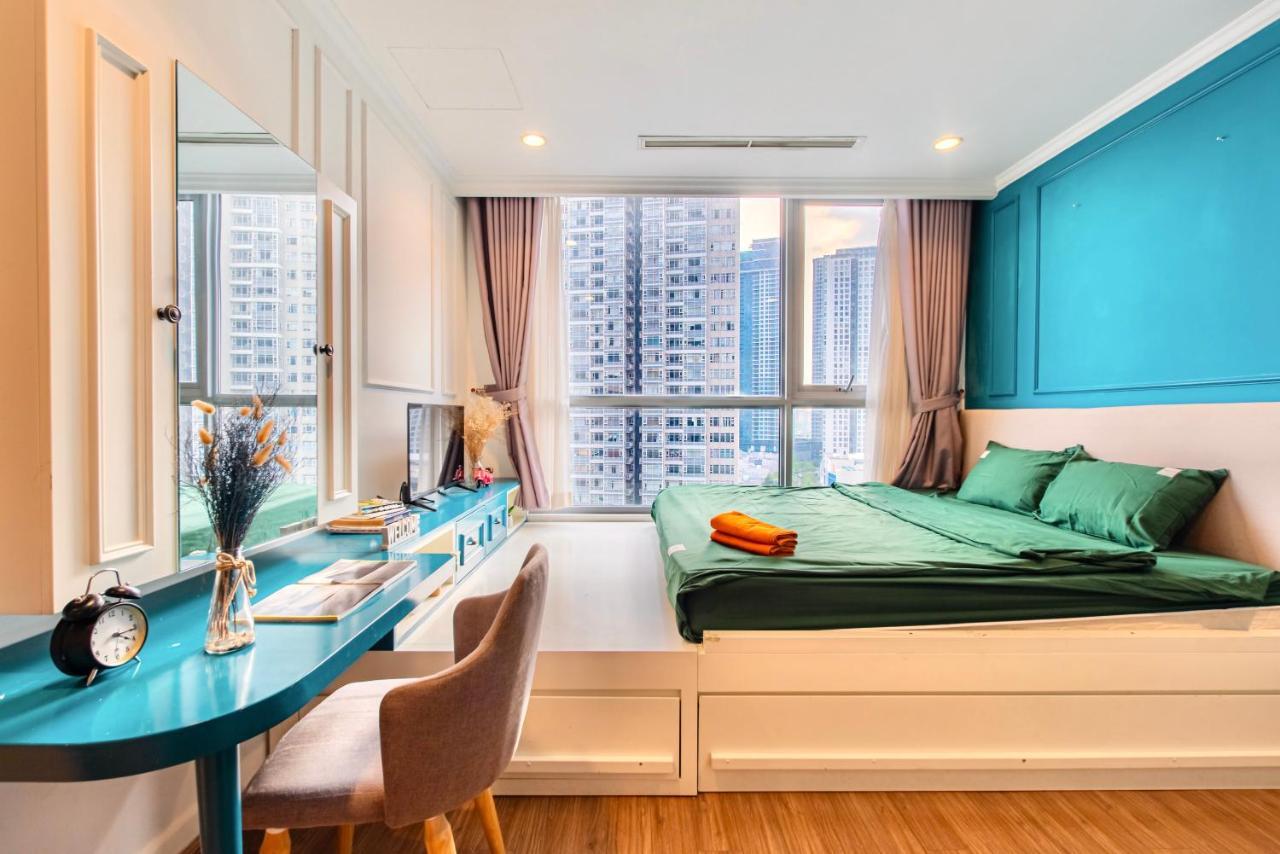 Moxy Hcmc Aparts - Vinhomes Central Park, Ice Rink Хошимин Экстерьер фото