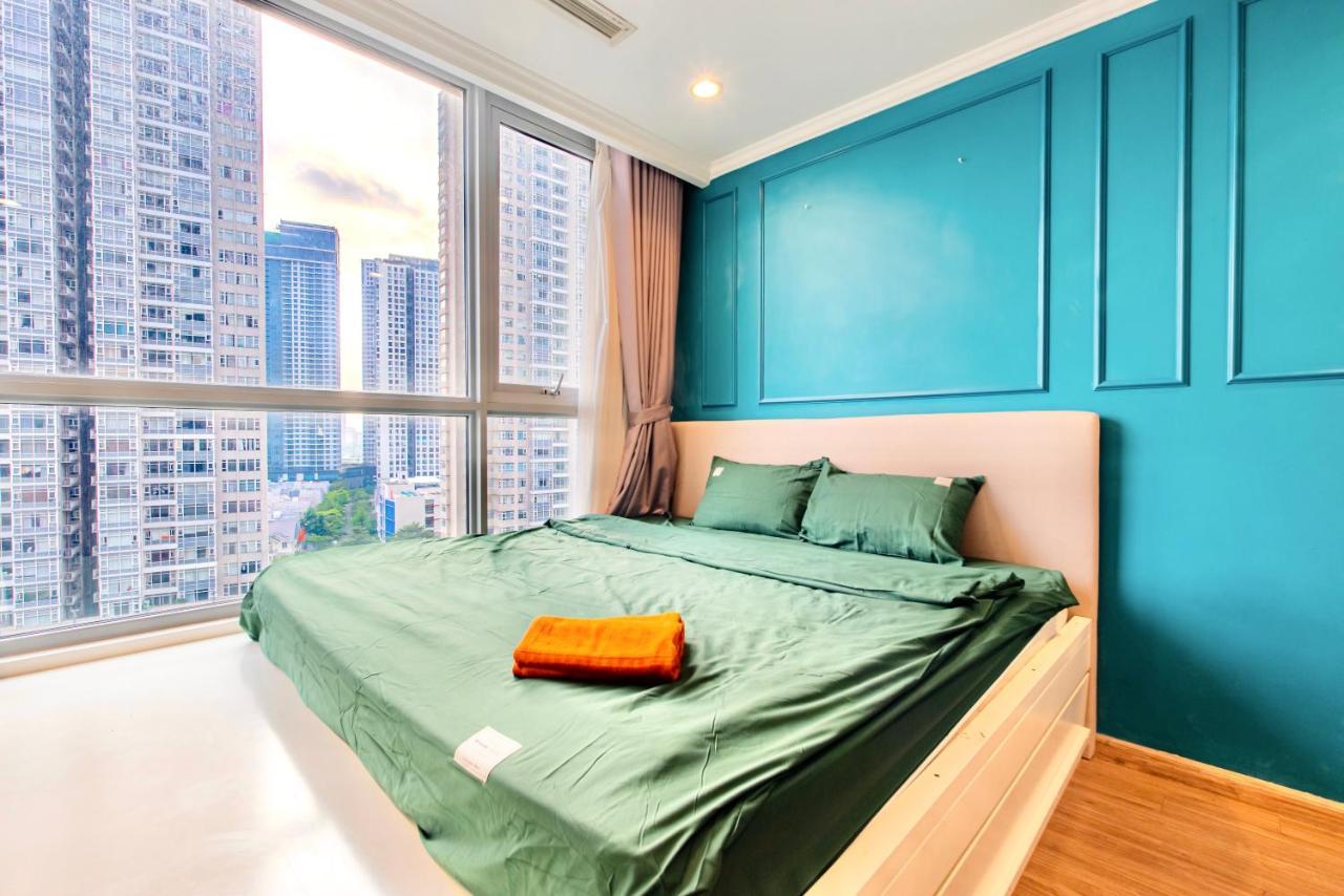 Moxy Hcmc Aparts - Vinhomes Central Park, Ice Rink Хошимин Экстерьер фото
