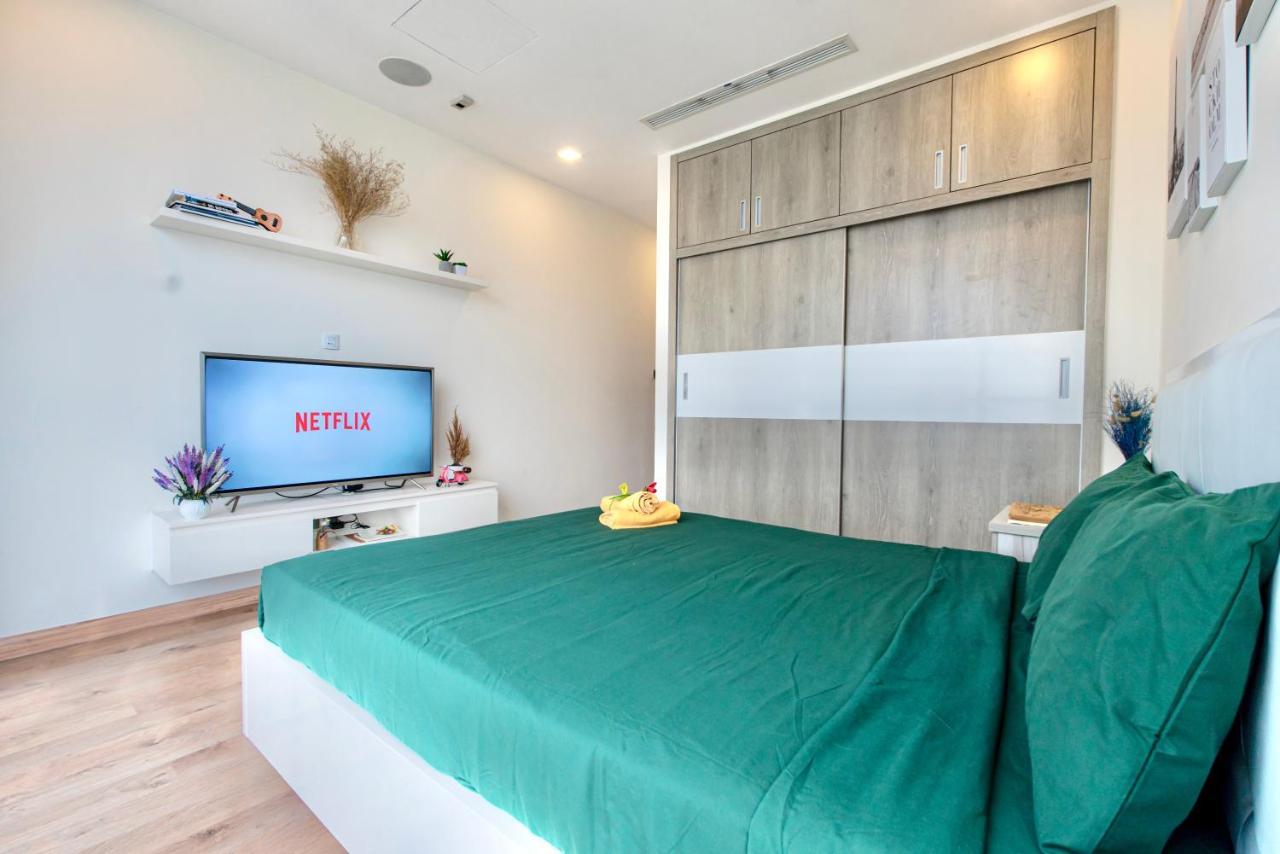 Moxy Hcmc Aparts - Vinhomes Central Park, Ice Rink Хошимин Экстерьер фото