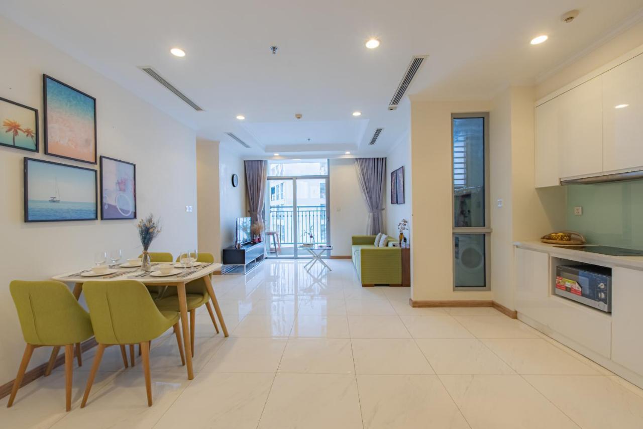 Moxy Hcmc Aparts - Vinhomes Central Park, Ice Rink Хошимин Экстерьер фото