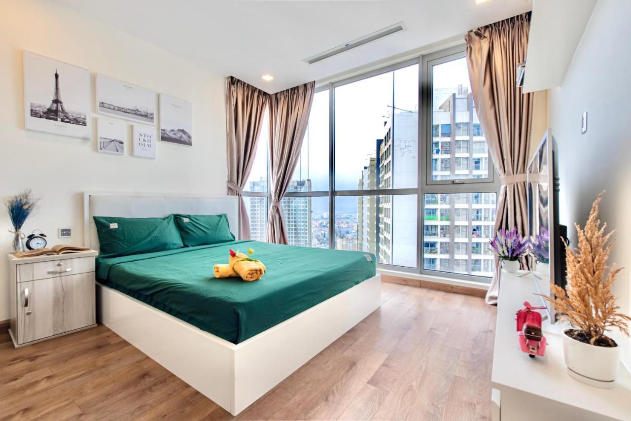 Moxy Hcmc Aparts - Vinhomes Central Park, Ice Rink Хошимин Экстерьер фото