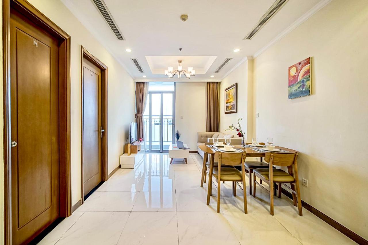 Moxy Hcmc Aparts - Vinhomes Central Park, Ice Rink Хошимин Экстерьер фото